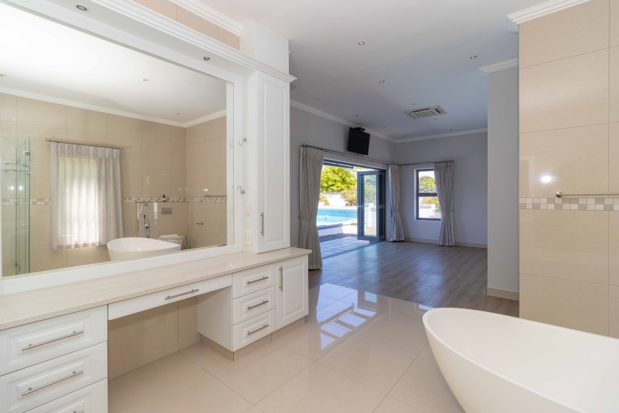 5 Bedroom Property for Sale in Val De Vie Estate Western Cape